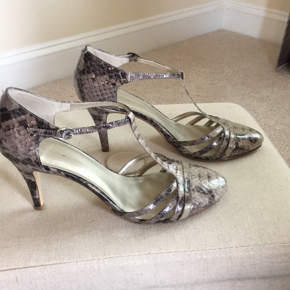Bandolino faux snake t-strap pump